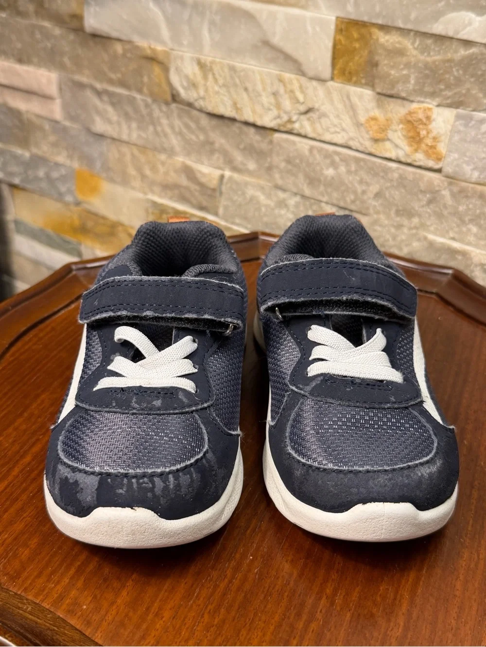 Boys Sz 10 OshKosh B'Gosh Retra Athletic Navy Blue Brown Shoe Sneaker EUC